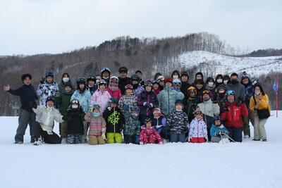 R4親子スキー教室参加者集合写真